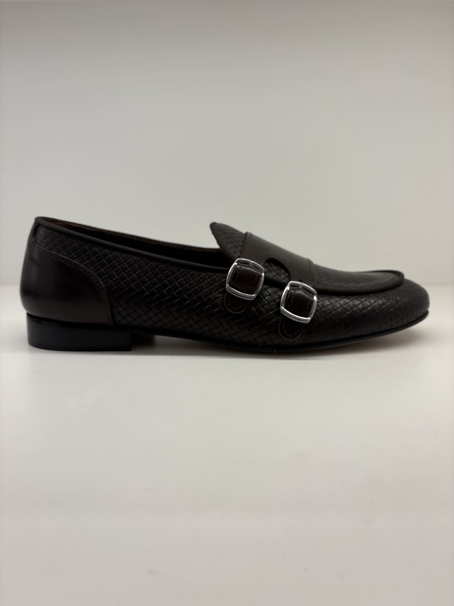 Mocassino in pelle intrecciata doppia fibbia testa moro