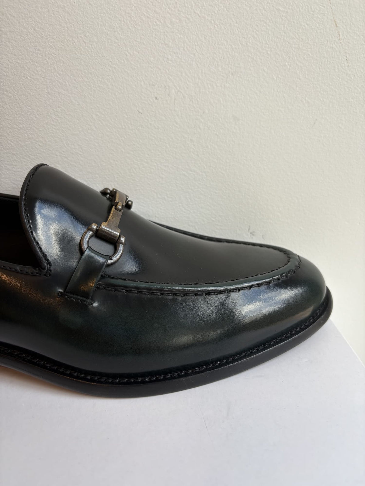 Mocassino uomo con riflessi verde