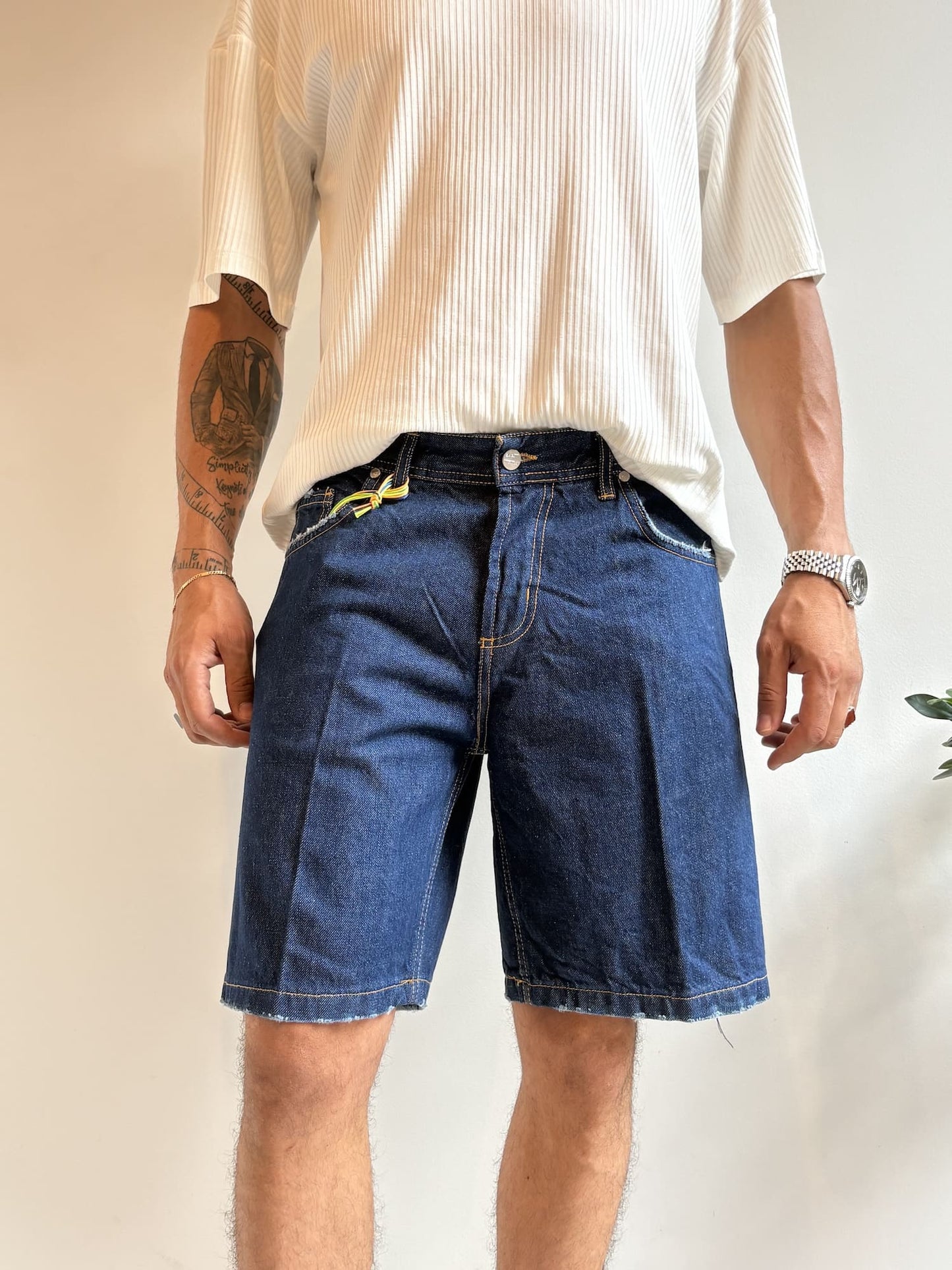 Bermuda Denim Scuro con tasca e fondo graffiato