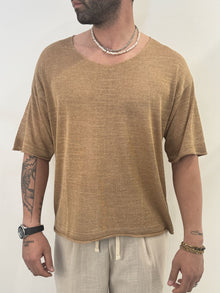 T-shirt over con collo a V ampio