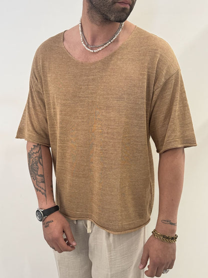 T-shirt over con collo a V ampio