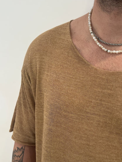 T-shirt over con collo a V ampio