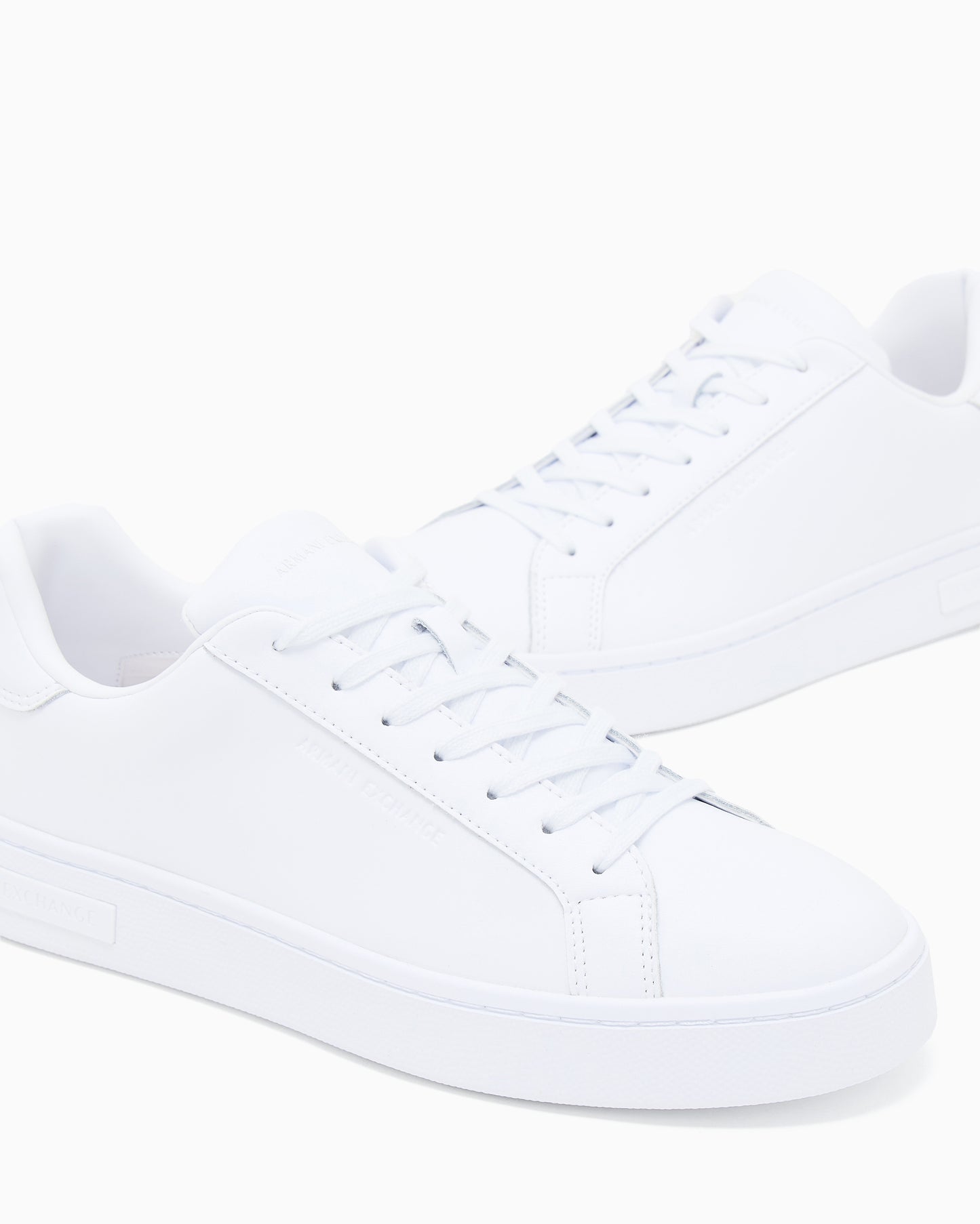 Sneakers stringate in pelle con suola in gomma