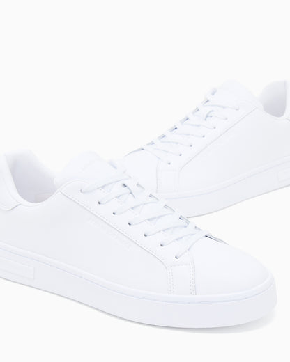 Sneakers stringate in pelle con suola in gomma