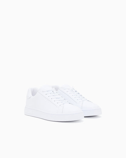 Sneakers stringate in pelle con suola in gomma