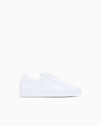 Sneakers stringate in pelle con suola in gomma