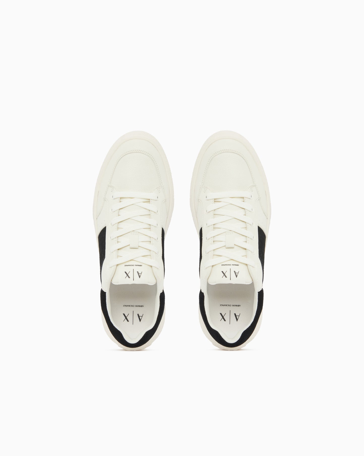 Sneakers stringate effetto martellato con camoscio e logo