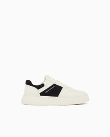 Sneakers stringate effetto martellato con camoscio e logo