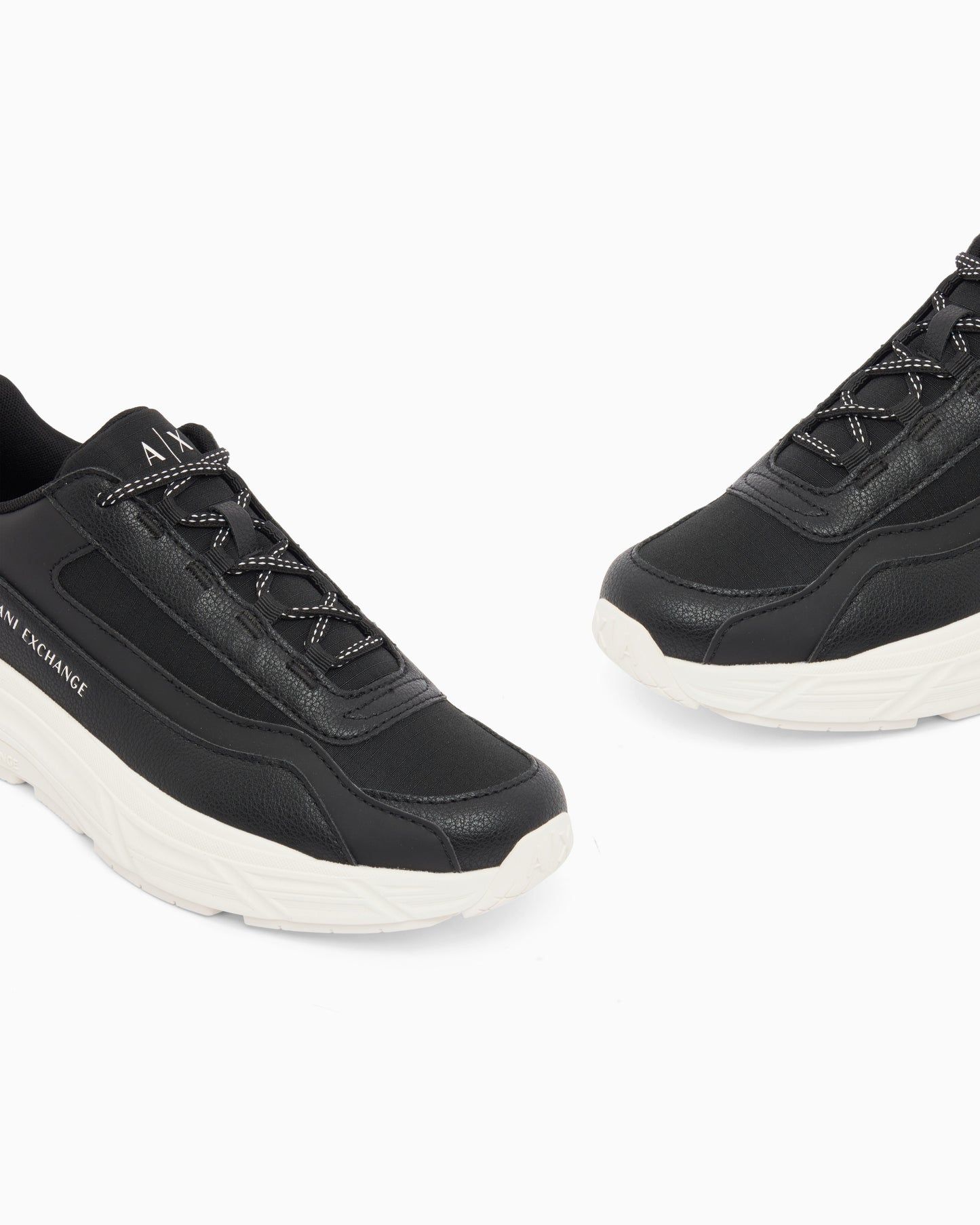 Sneakers in tessuto tecnico e spalmato con suola in gomma