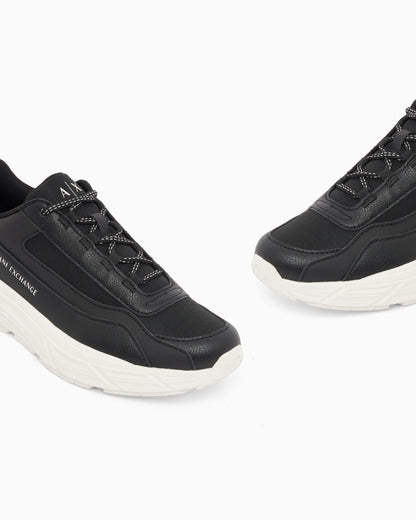Sneakers in tessuto tecnico e spalmato con suola in gomma