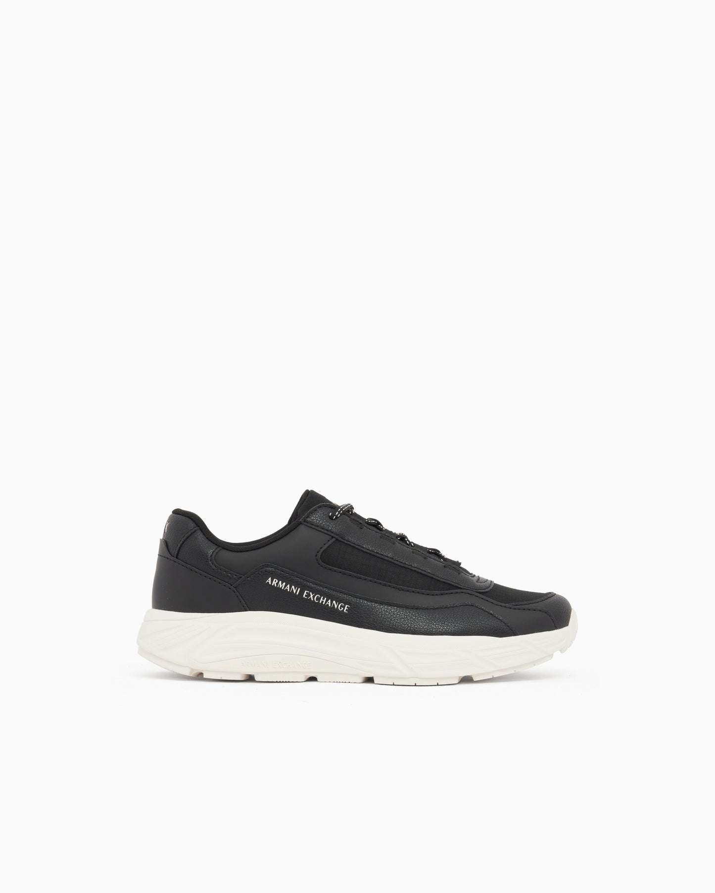 Sneakers in tessuto tecnico e spalmato con suola in gomma