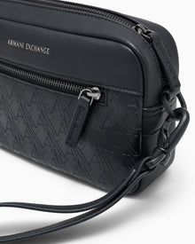 Beauty case effetto pelle con logo in rilievo
