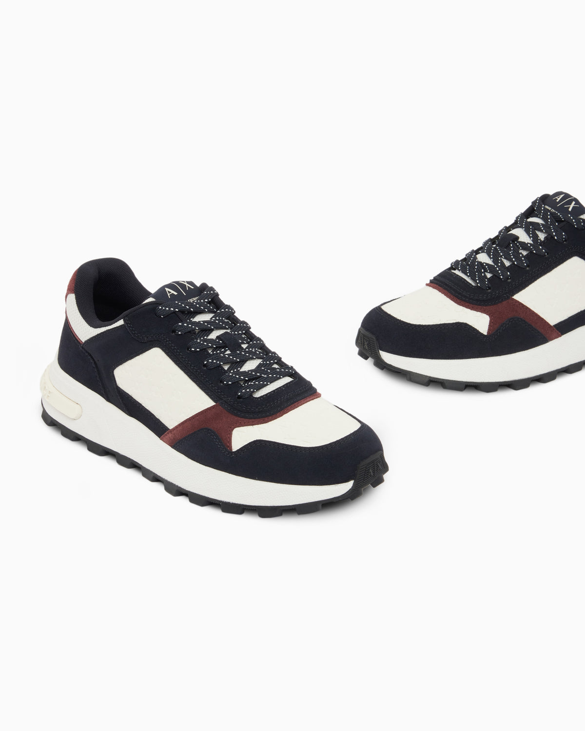 Sneakers in camoscio e mesh con logo all over