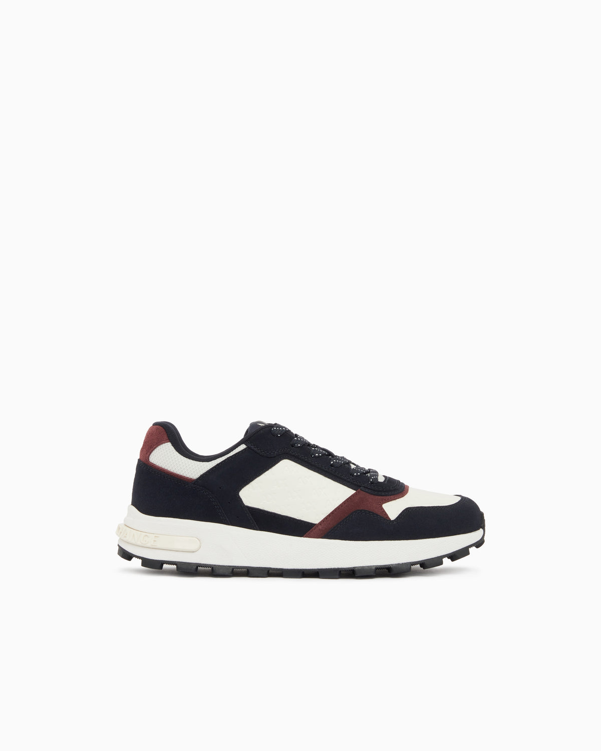 Sneakers in camoscio e mesh con logo all over