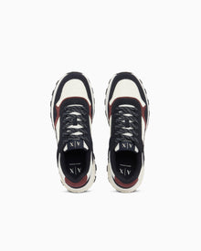 Sneakers in camoscio e mesh con logo all over