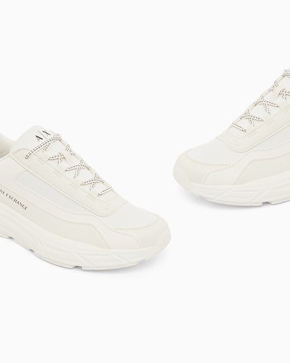 Sneakers in tessuto tecnico e spalmato con suola in gomma