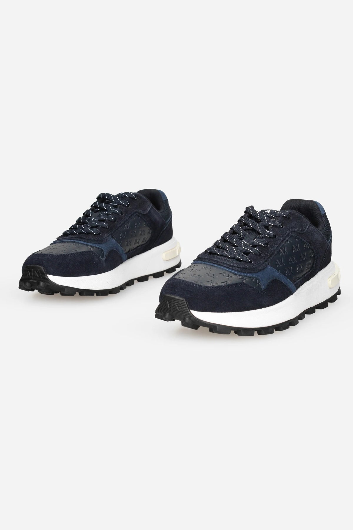 Sneakers in camoscio e mesh con logo all over