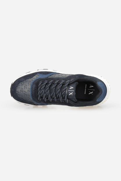 Sneakers in camoscio e mesh con logo all over