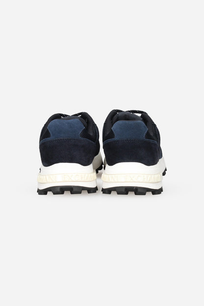 Sneakers in camoscio e mesh con logo all over