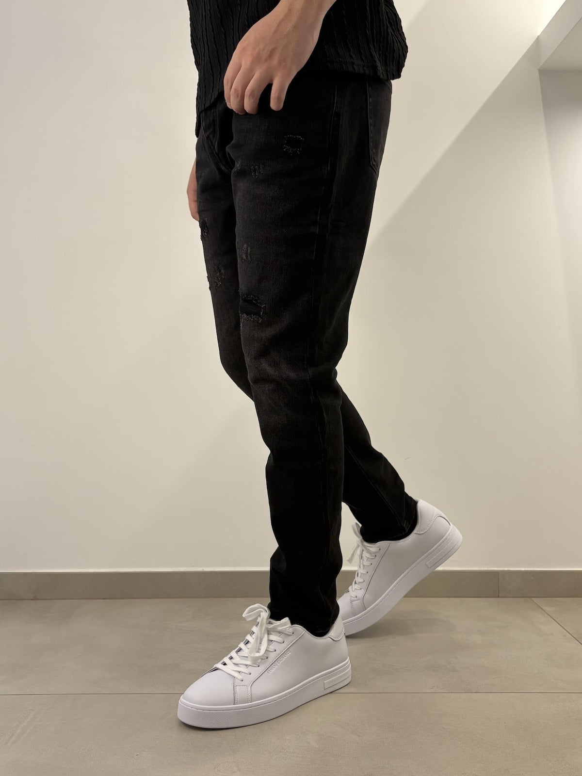 Brown Jeans Nero Strappato Cropped Fit - Stile Unico