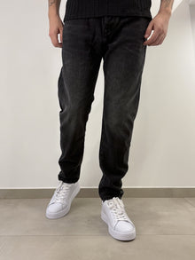 Brown Jeans Nero Slavato - Stile Casual e Comfort