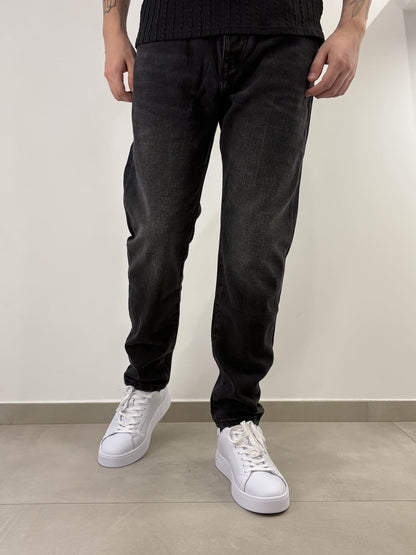 Brown Jeans Nero Slavato - Stile Casual e Comfort