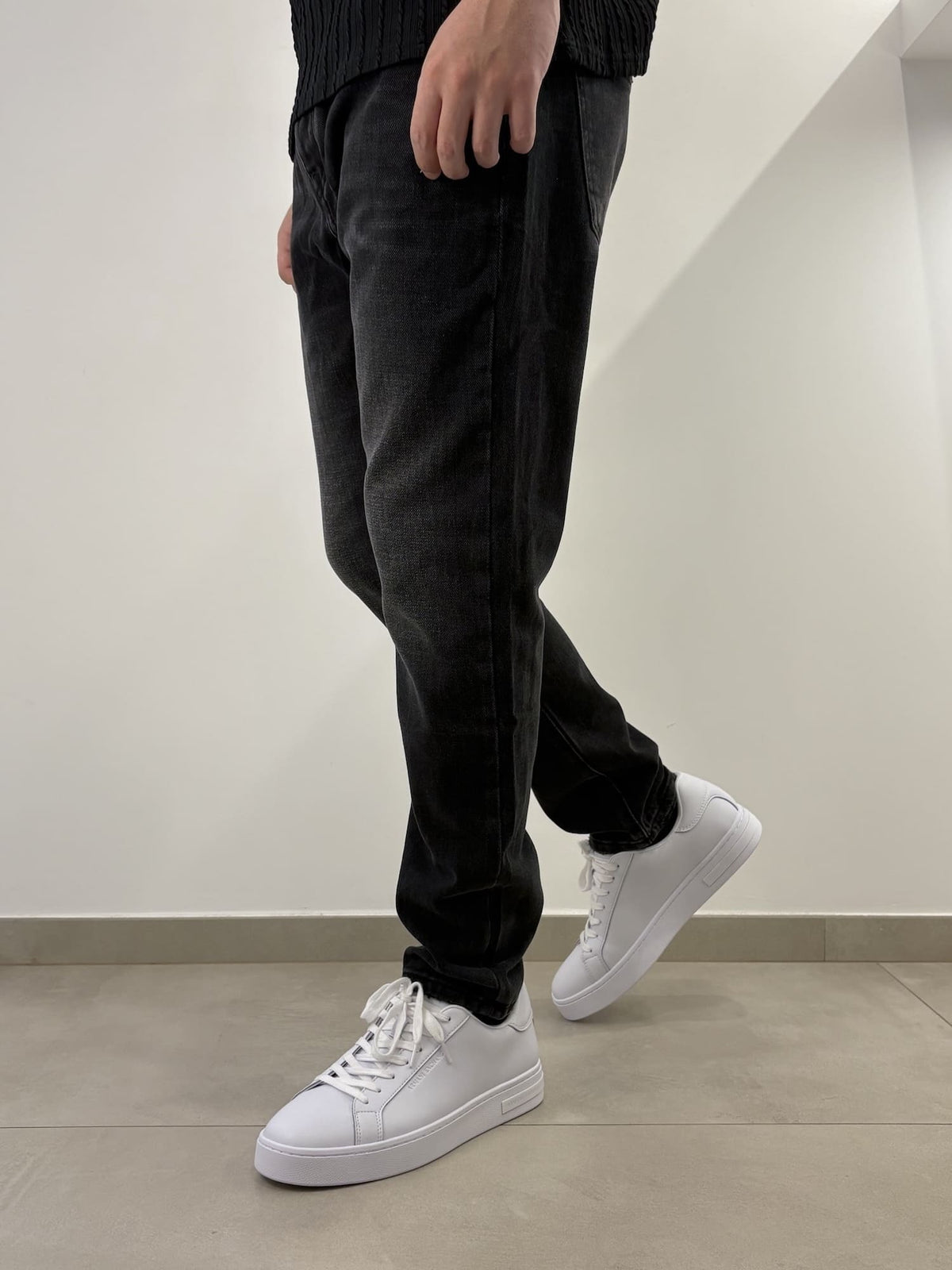 Brown Jeans Nero Slavato - Stile Casual e Comfort