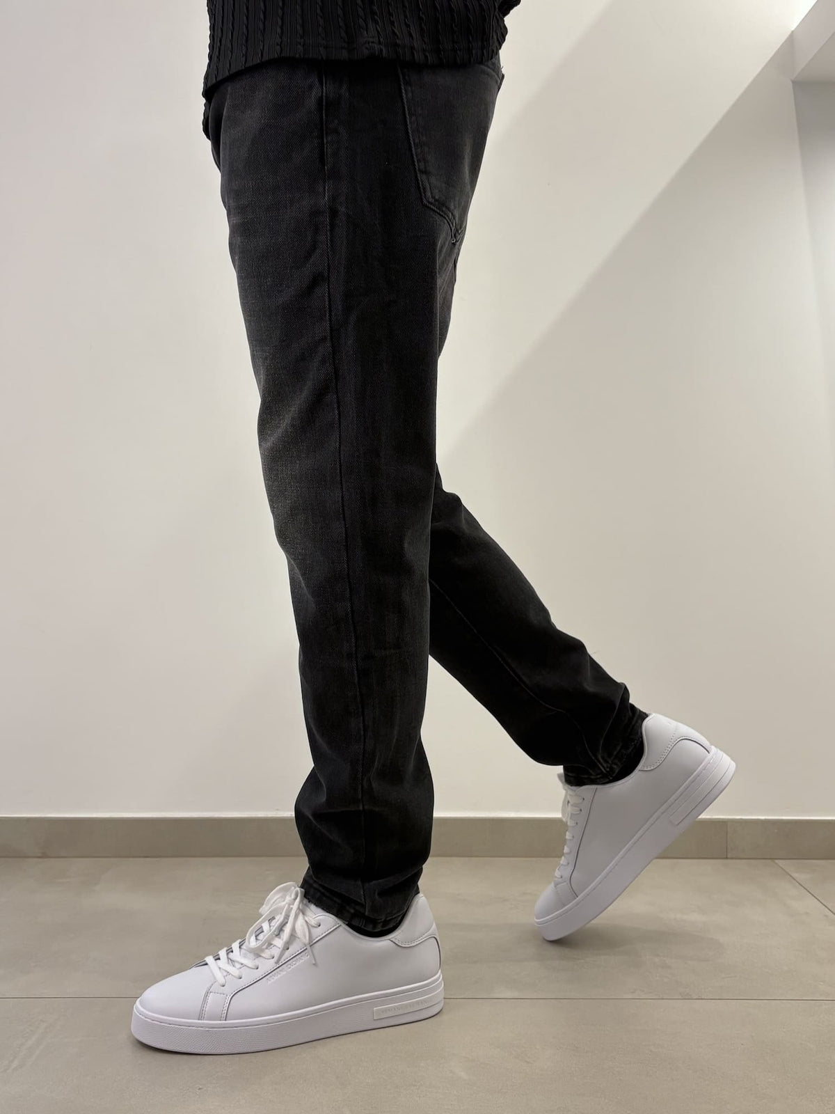 Brown Jeans Nero Slavato - Stile Casual e Comfort
