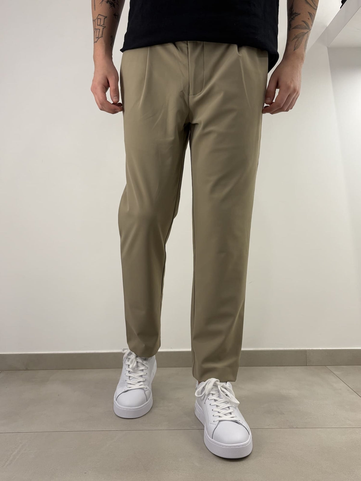 Pantalone semi elegante con pence