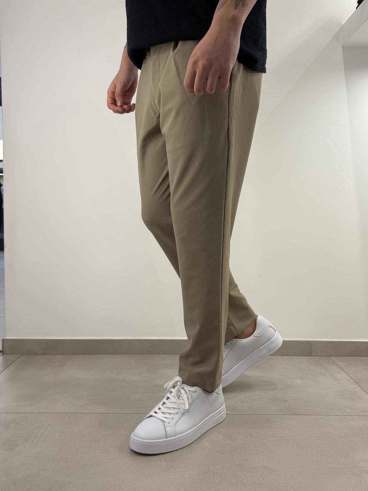 Pantalone semi elegante con pence