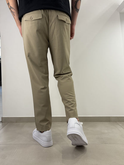 Pantalone semi elegante con pence
