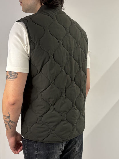 Gilet traforato imbottito