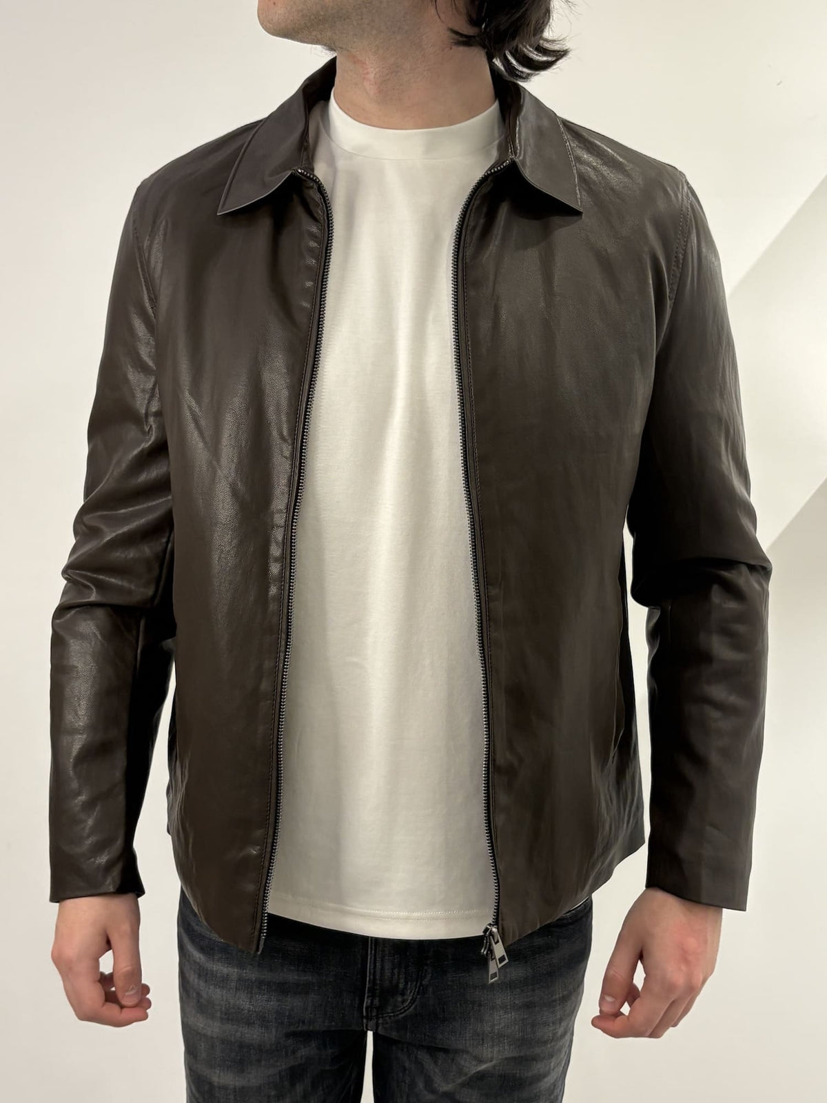 Giubbotto in ecopelle con colletto a camicia