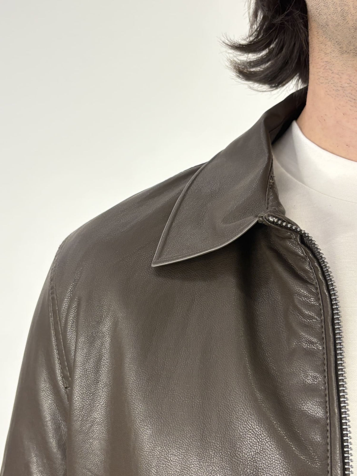 Giubbotto in ecopelle con colletto a camicia