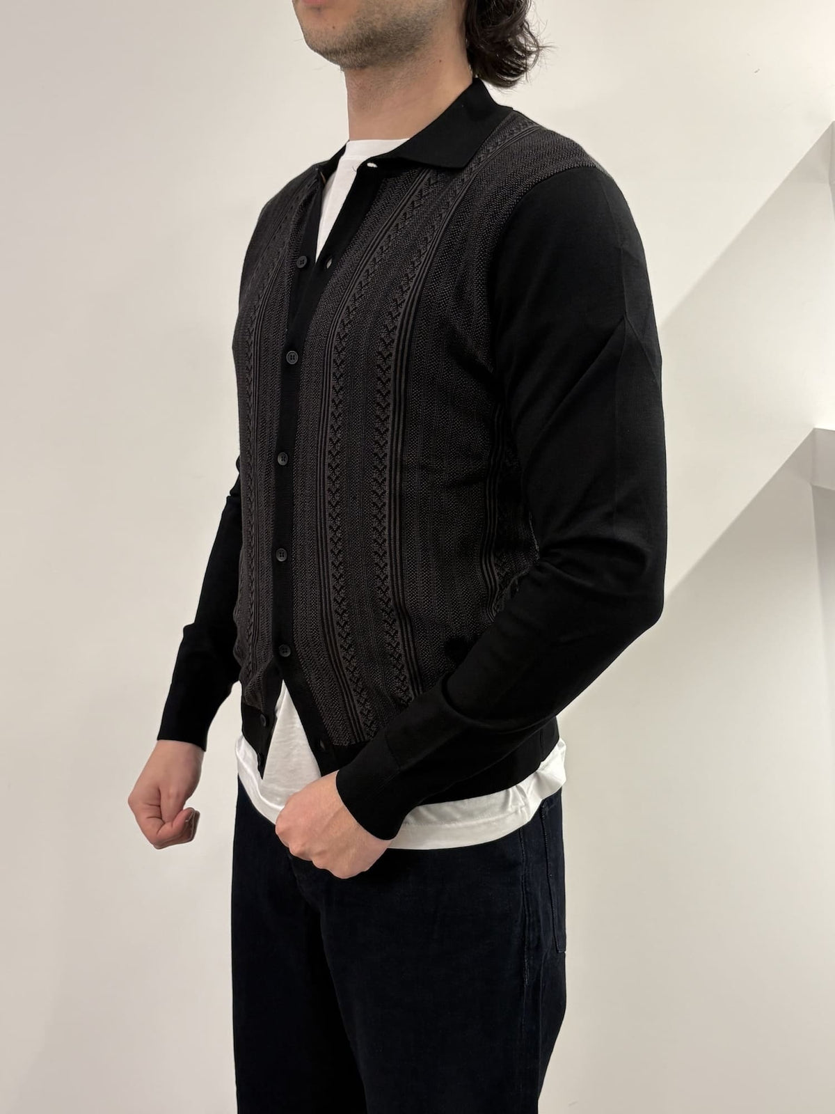Cardigan con bottoni e collo a camicia