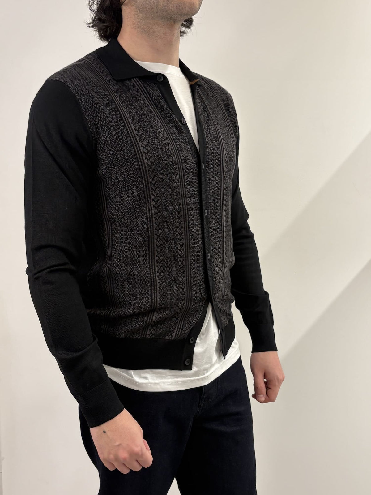 Cardigan con bottoni e collo a camicia