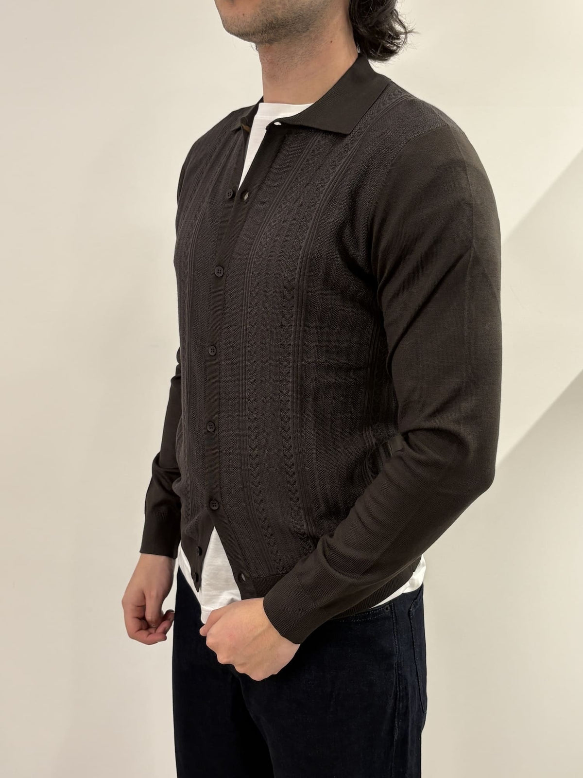 Cardigan con bottoni e collo a camicia