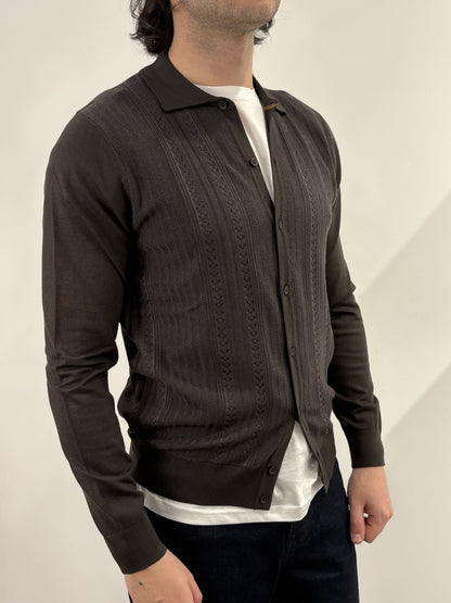 Cardigan con bottoni e collo a camicia