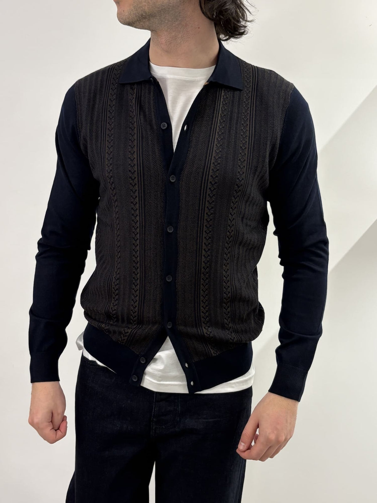 Cardigan con bottoni e collo a camicia