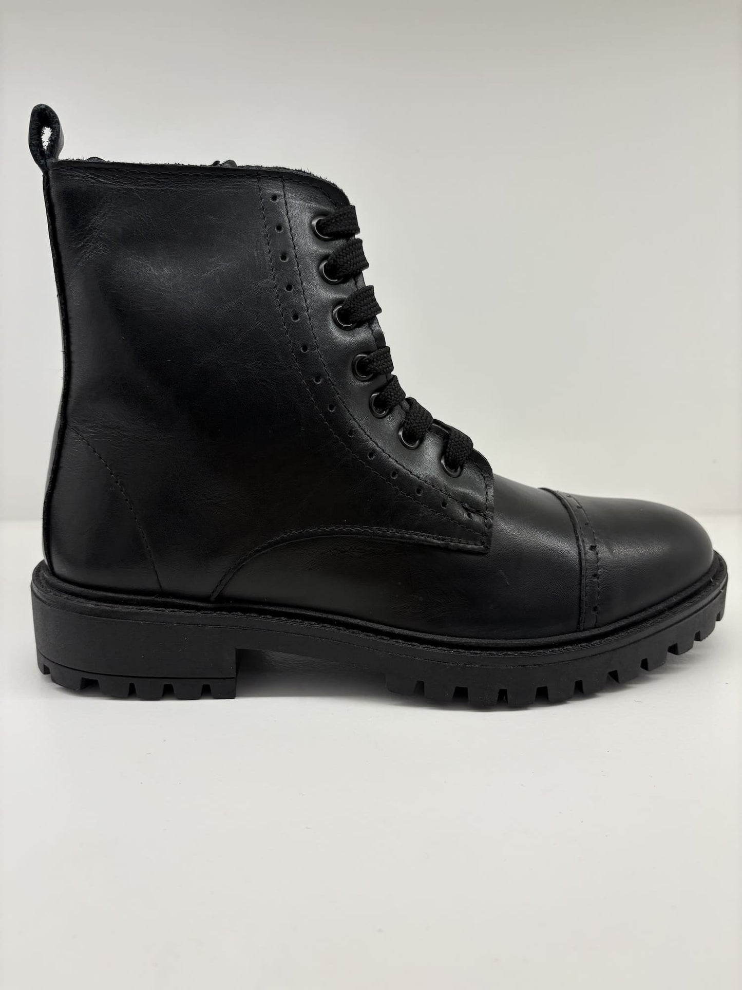 Anfibio in pelle con fondo a carro armato