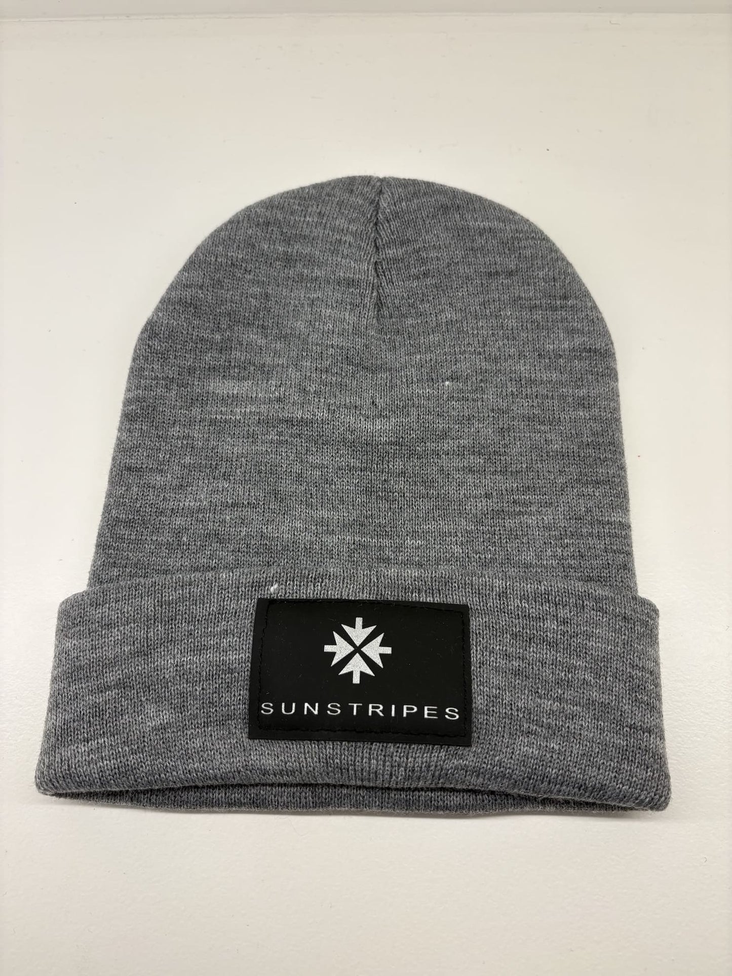 Cappello Sunstripes con risvolto grigio