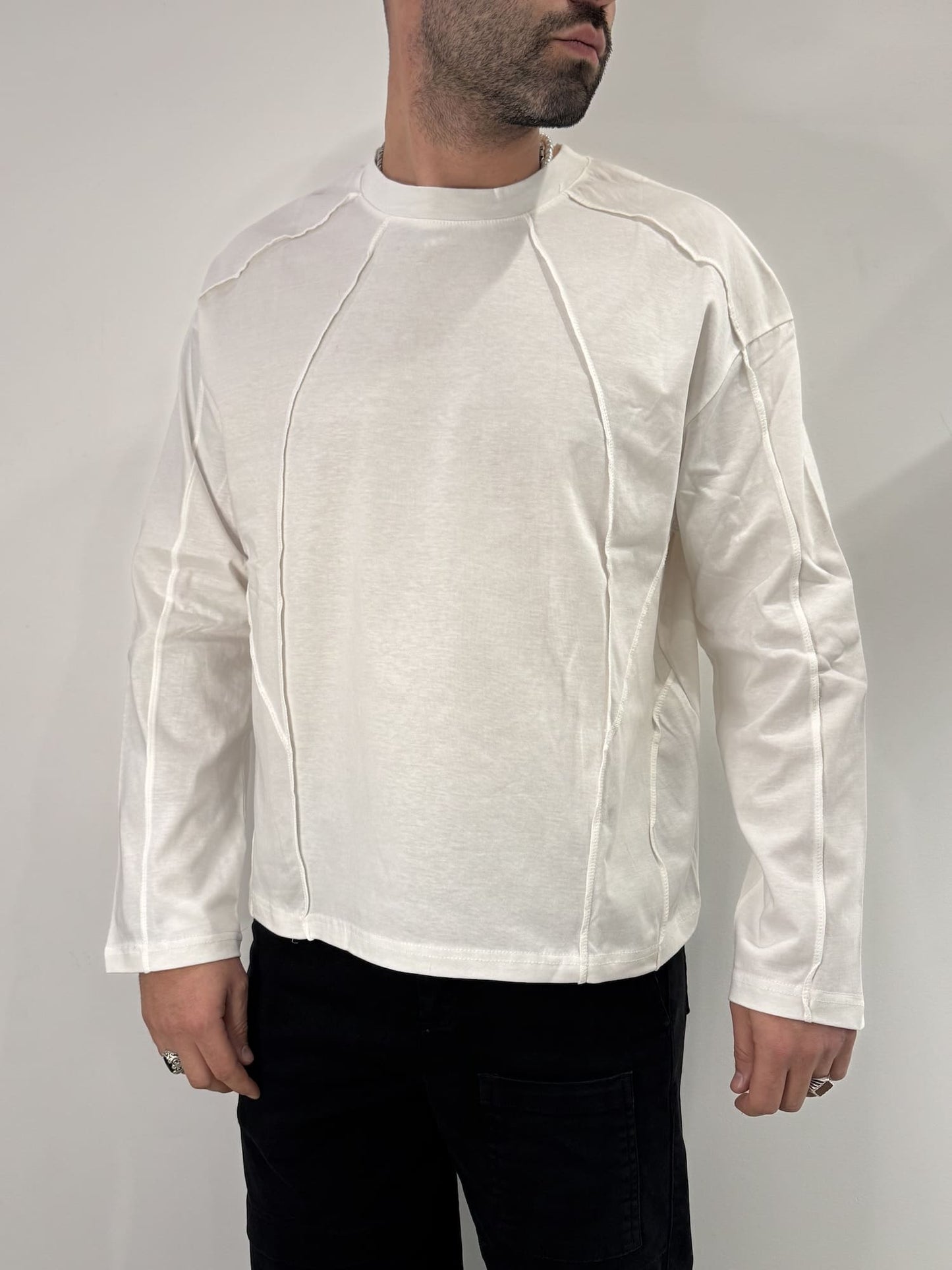 T-shirt manica lunga basic con cuciture a vista