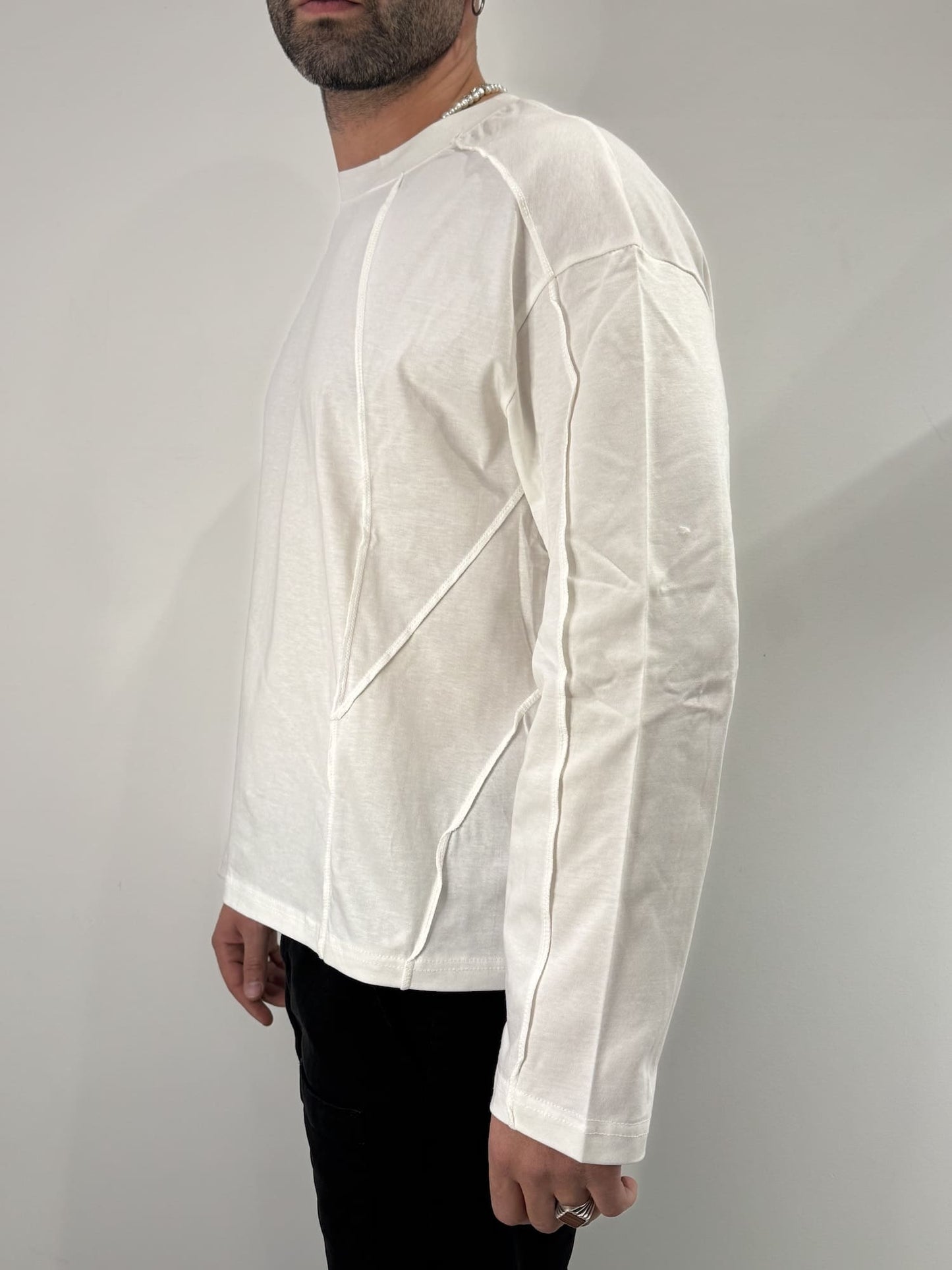 T-shirt manica lunga basic con cuciture a vista