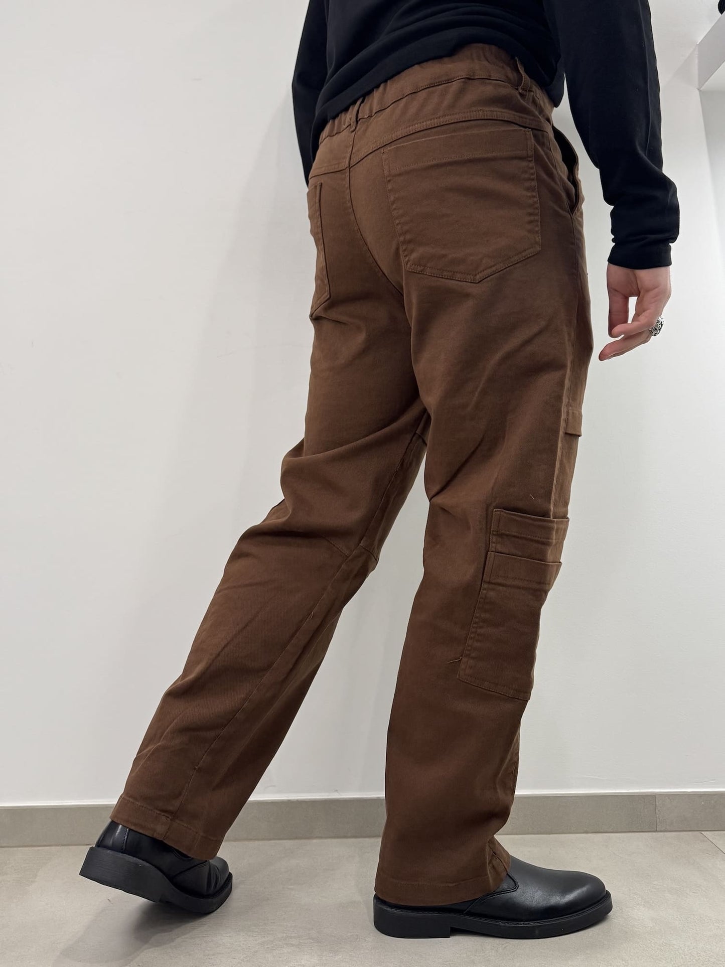 Pantalone marrone effetto jeansato modello carpenter