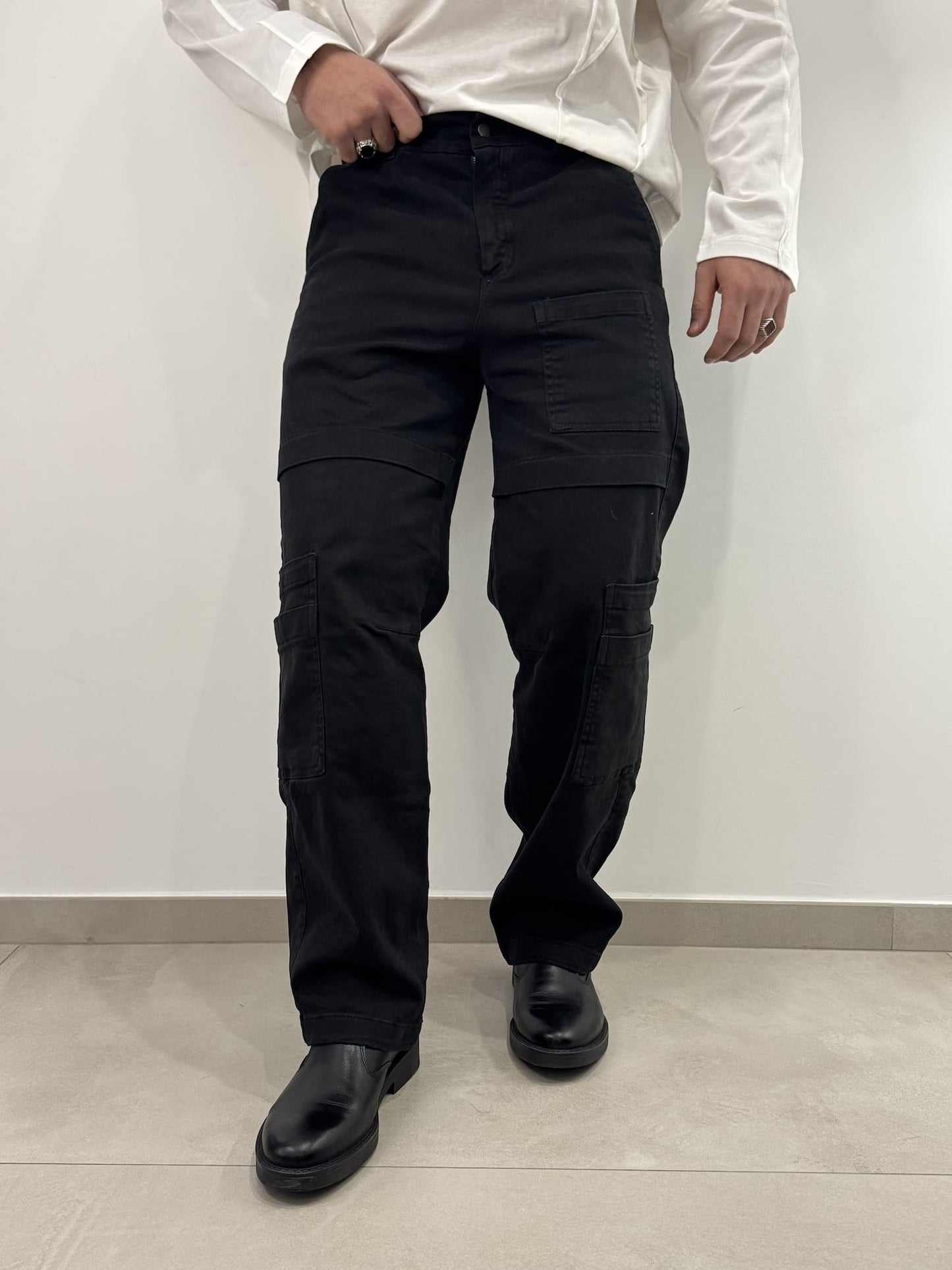 Pantalone nero effetto jeansato modello carpenter