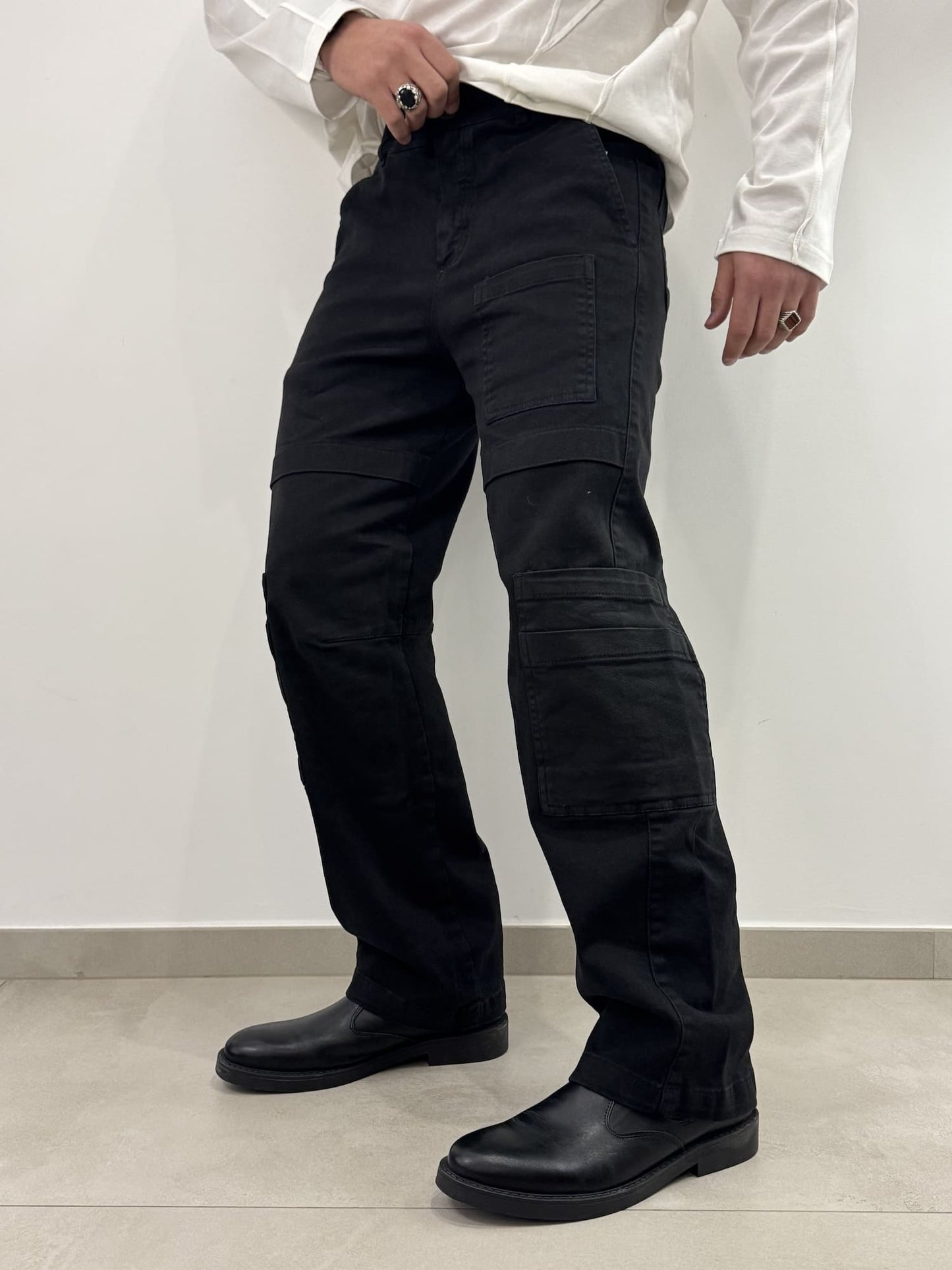 Pantalone nero effetto jeansato modello carpenter