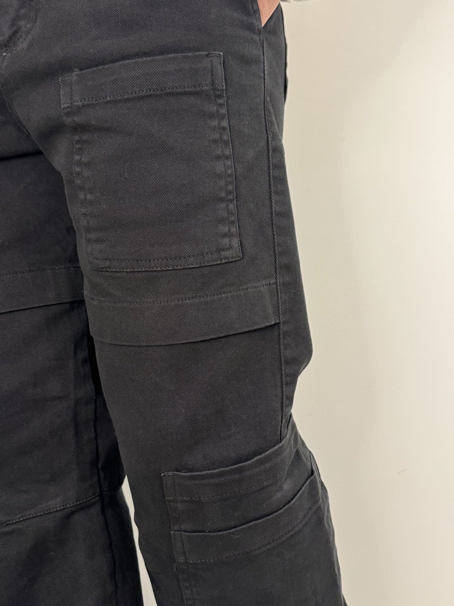 Pantalone nero effetto jeansato modello carpenter
