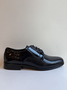 Scarpa elegante in vernice lavorata