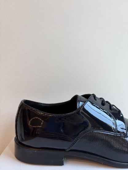 Scarpa elegante in vernice lavorata