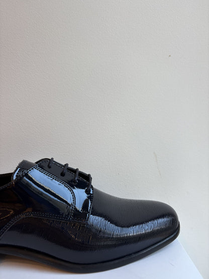 Scarpa elegante in vernice lavorata